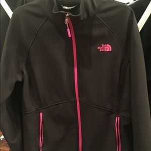 North Face wind jacket women’s XL. Black/pink trim
